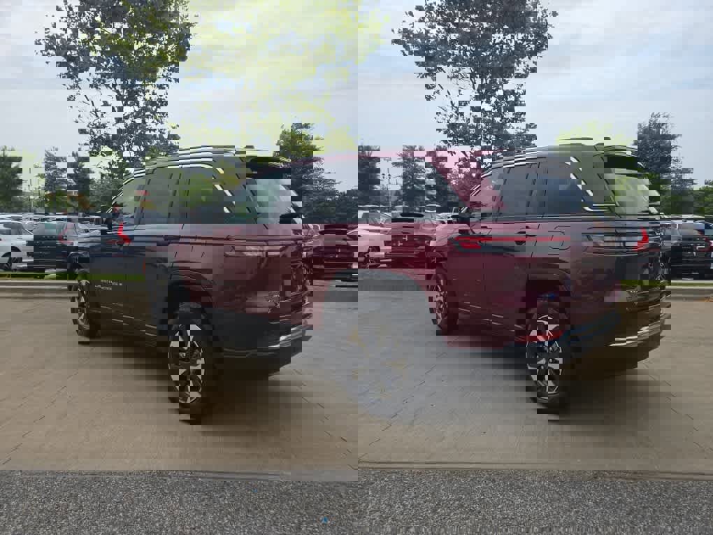 Used 2023 Jeep Grand Cherokee 4WD 4xe image 17