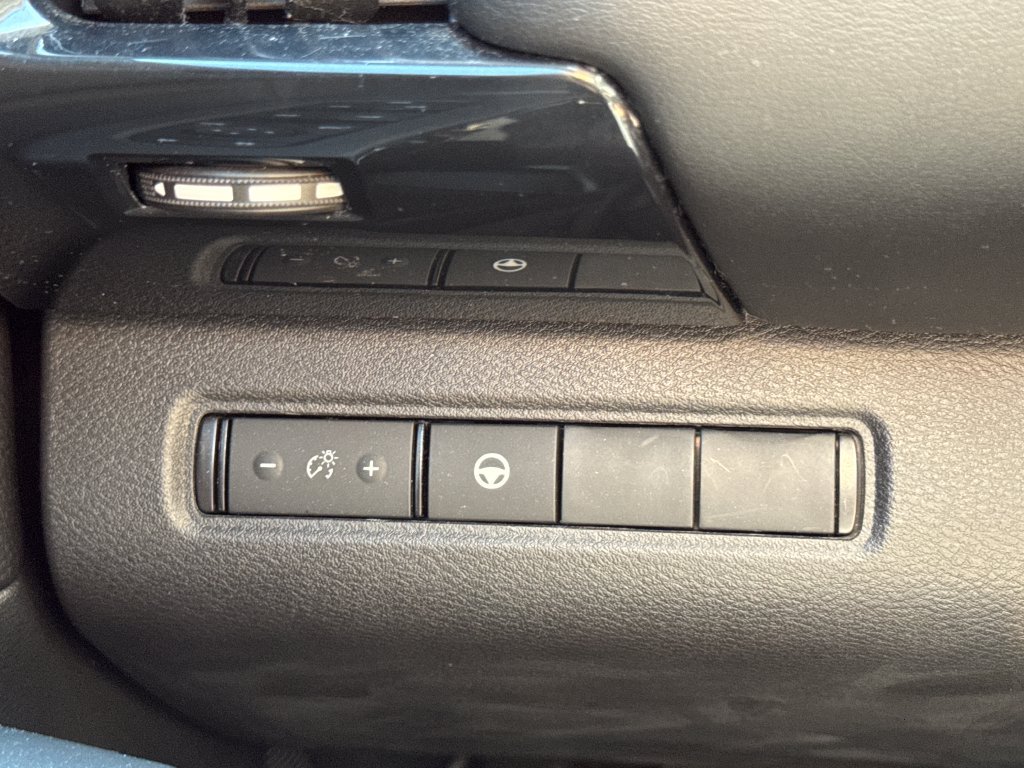 Used 2023 Nissan Pathfinder SV AWD/4WD image 29