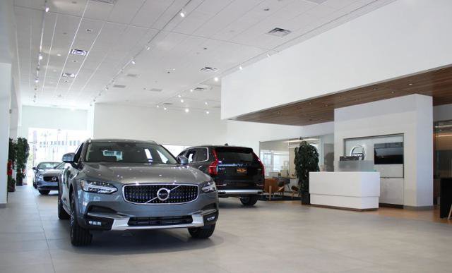 Certified 2024 Volvo XC40 B5 Ultimate w/ Climate Package image 38