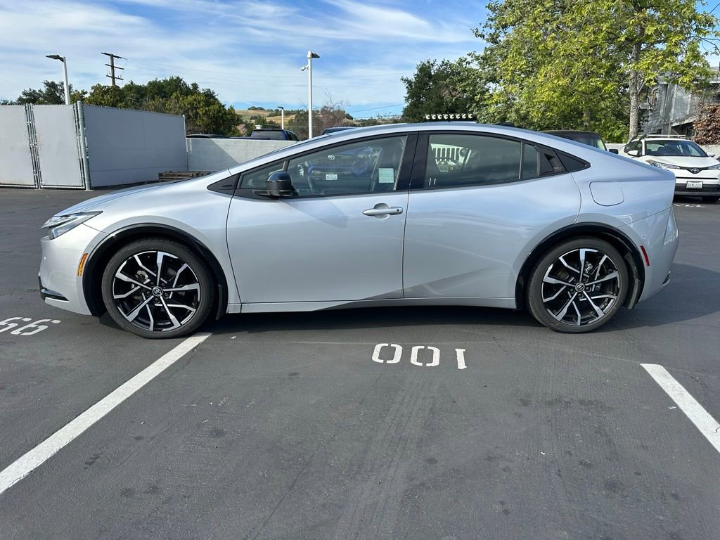 Used 2024 Toyota Prius Prime Premium w/ Advanced Technology Package image 2