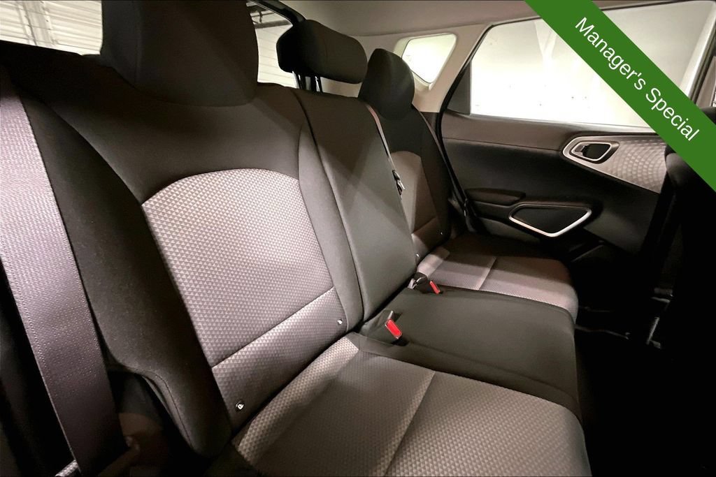 Used 2025 Kia Soul LX w/ LX Technology Package FWD image 32
