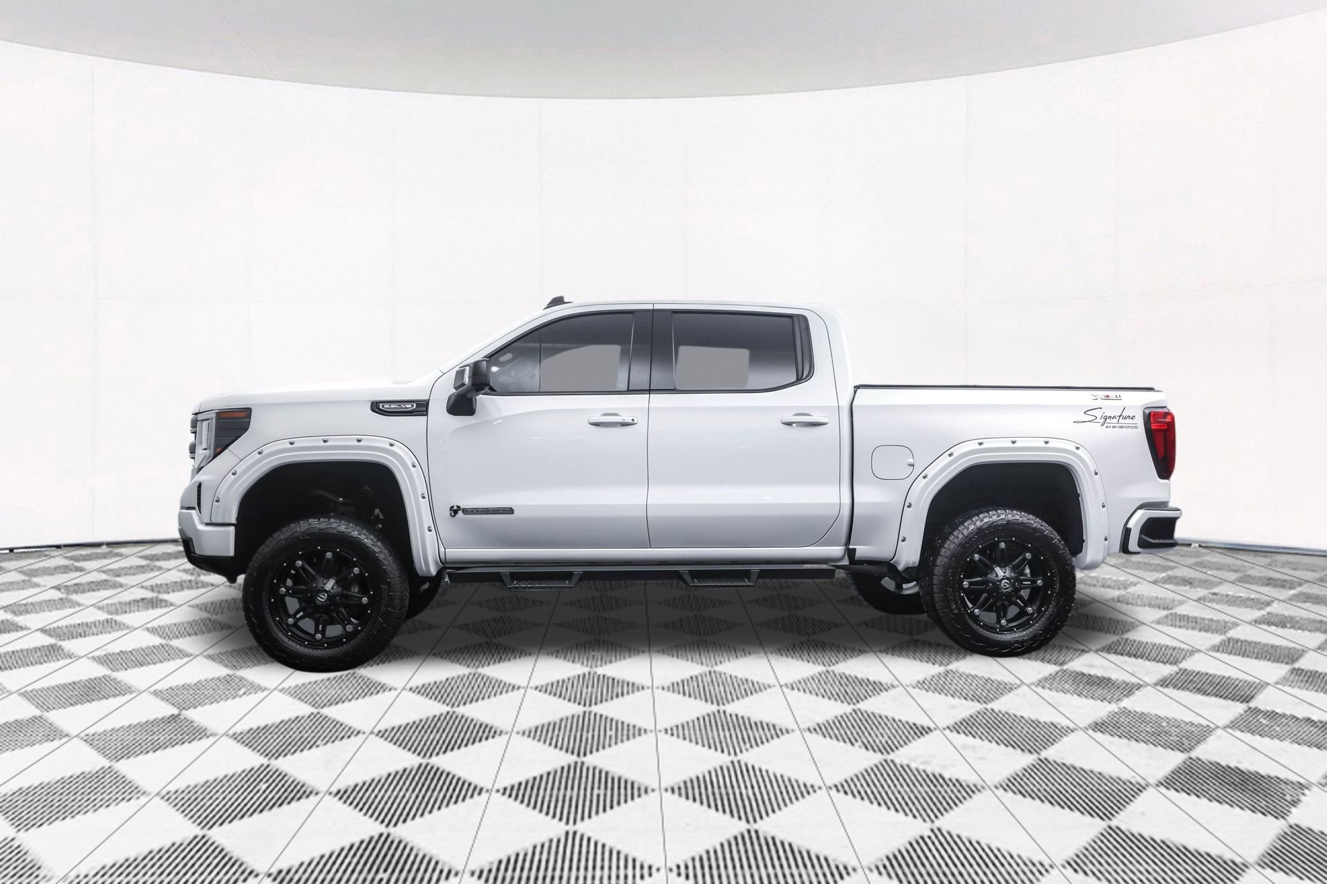 Used 2023 GMC Sierra 1500 Elevation w/ Preferred Package image 8