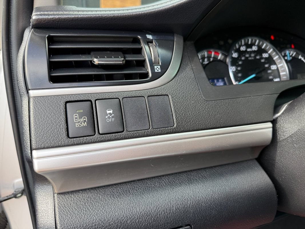 Used 2013 Toyota Camry SE w/ Leather Pkg FWD image 28