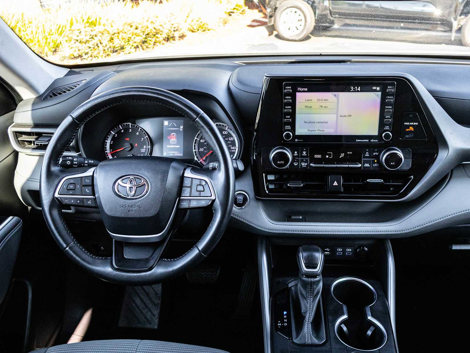 Used 2022 Toyota Highlander LE FWD image 24