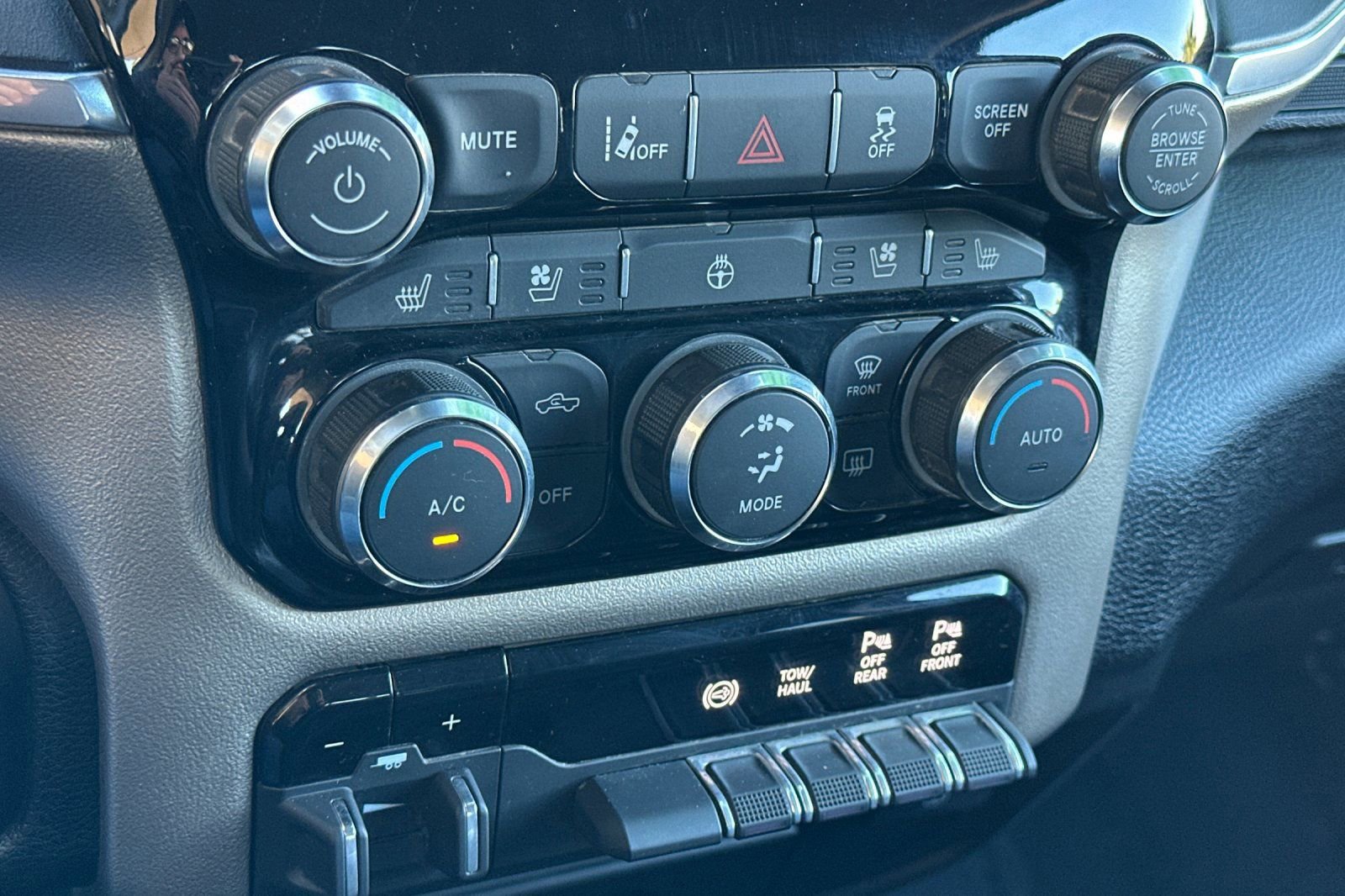 Used 2024 RAM 2500 Laramie w/ Safety Group image 21