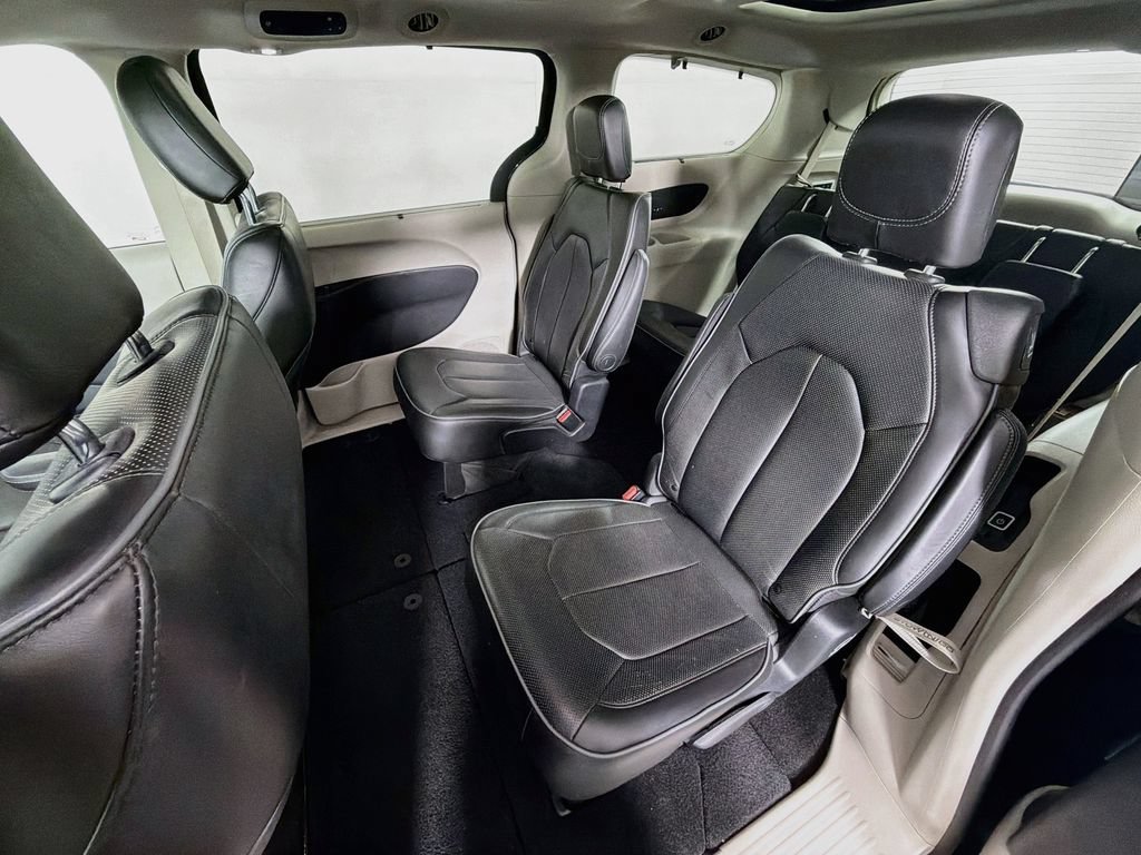 Used 2020 Chrysler Pacifica Limited w/ Advanced Safetytec Group FWD image 25
