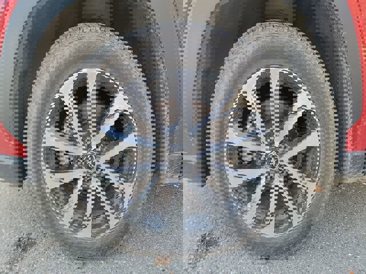 Used 2023 Toyota Corolla Cross XLE image 10