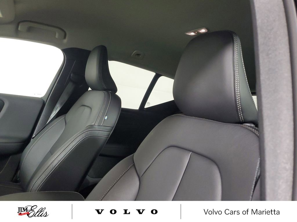 Used 2026 Volvo XC40 B5 Core w/ Climate Package image 24