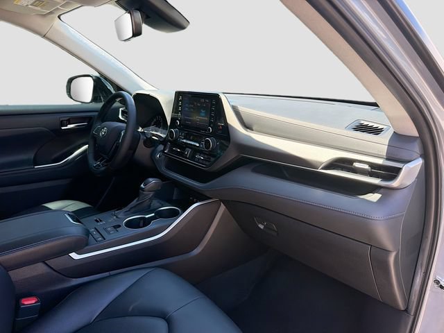 Used 2021 Toyota Highlander XLE FWD image 14