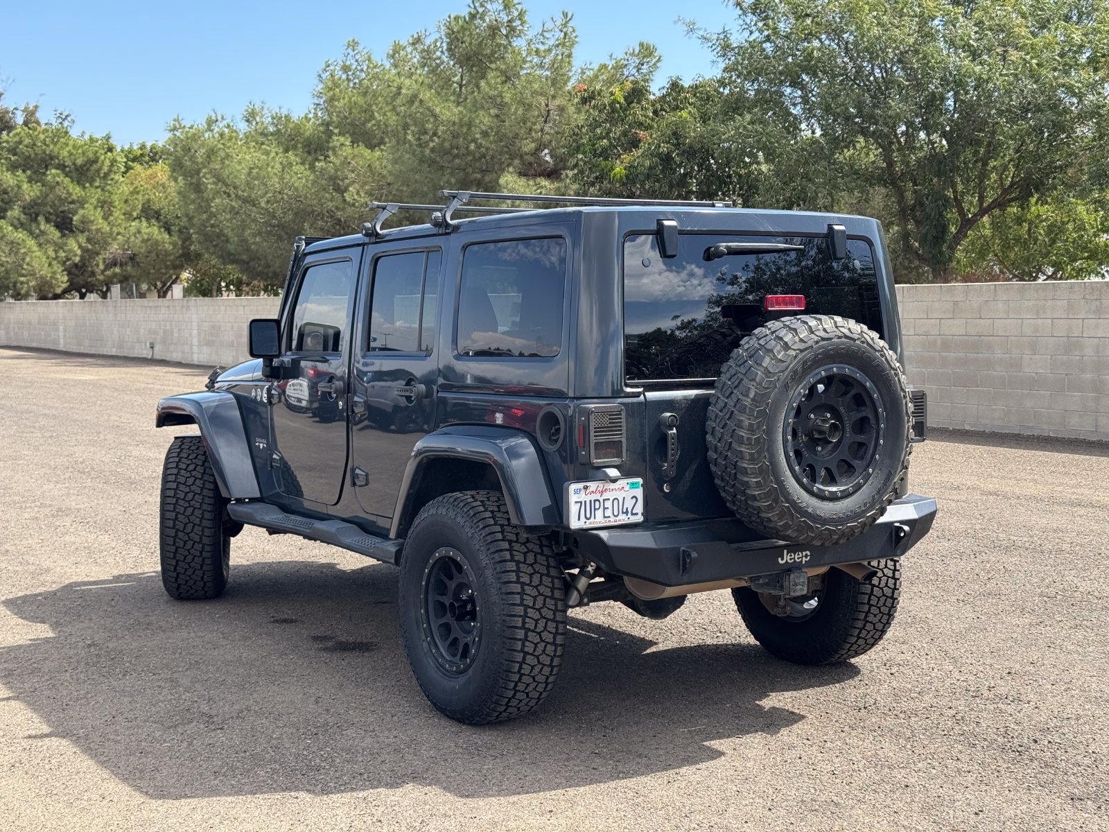 Used 2016 Jeep Wrangler Unlimited Sahara w/ Connectivity Group AWD/4WD image 6