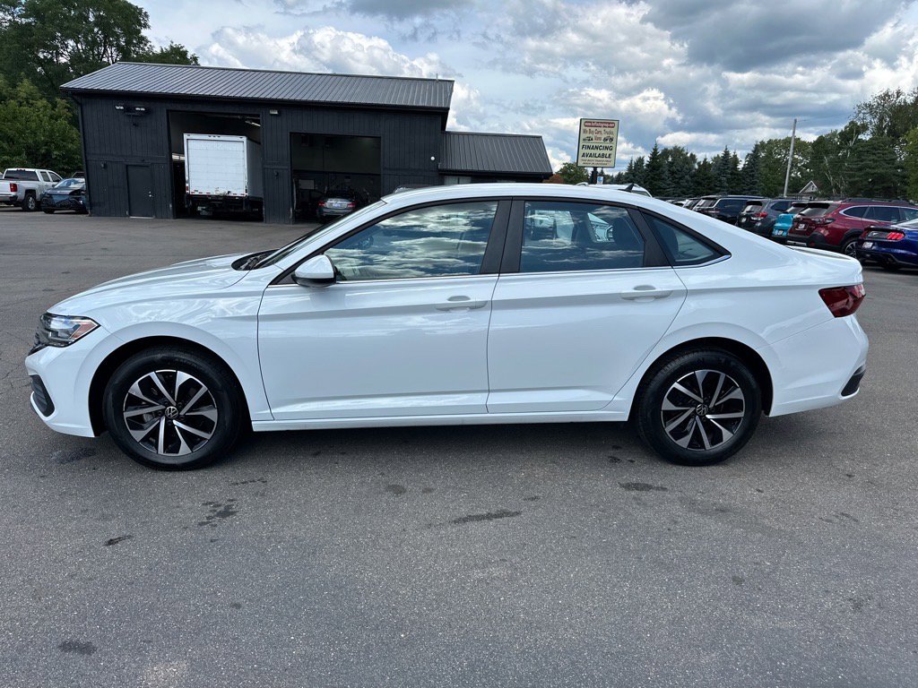 Used 2024 Volkswagen Jetta S image 2