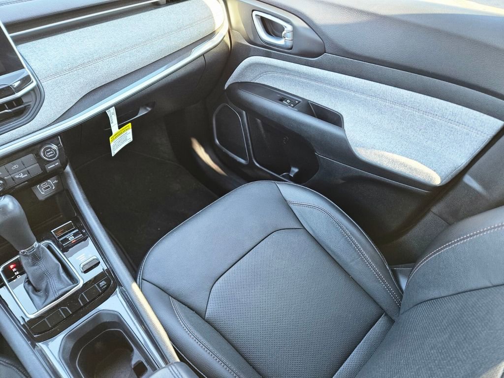 Used 2022 Jeep Compass Latitude image 12