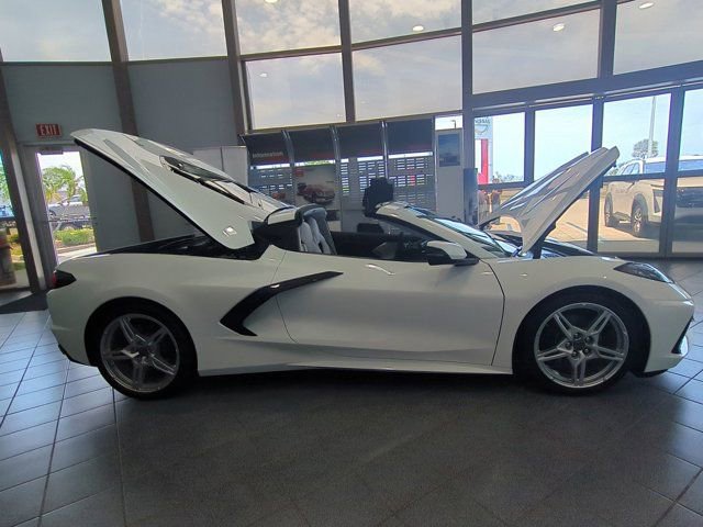 Used 2025 Chevrolet Corvette Stingray Premium Cpe w/ 3LT RWD image 4