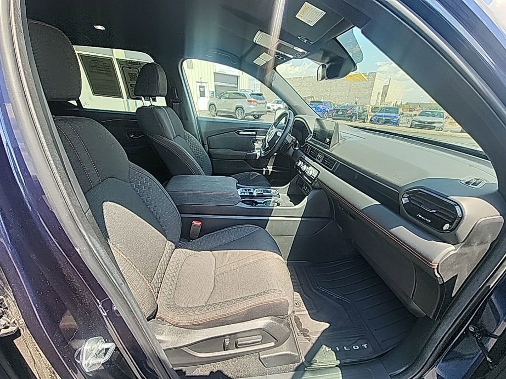 Certified 2025 Honda Pilot Sport image 32