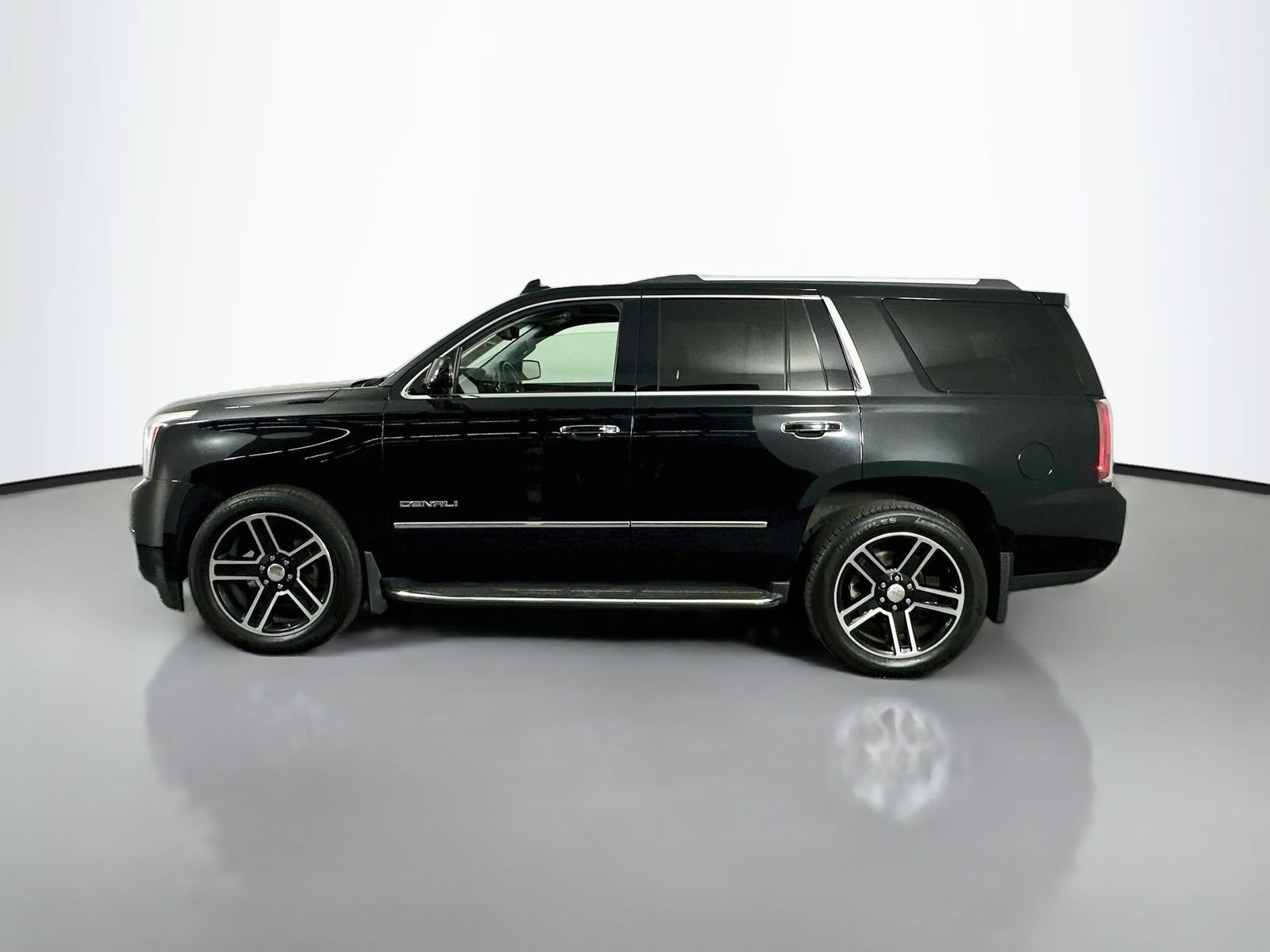 Used 2018 GMC Yukon Denali AWD/4WD image 5