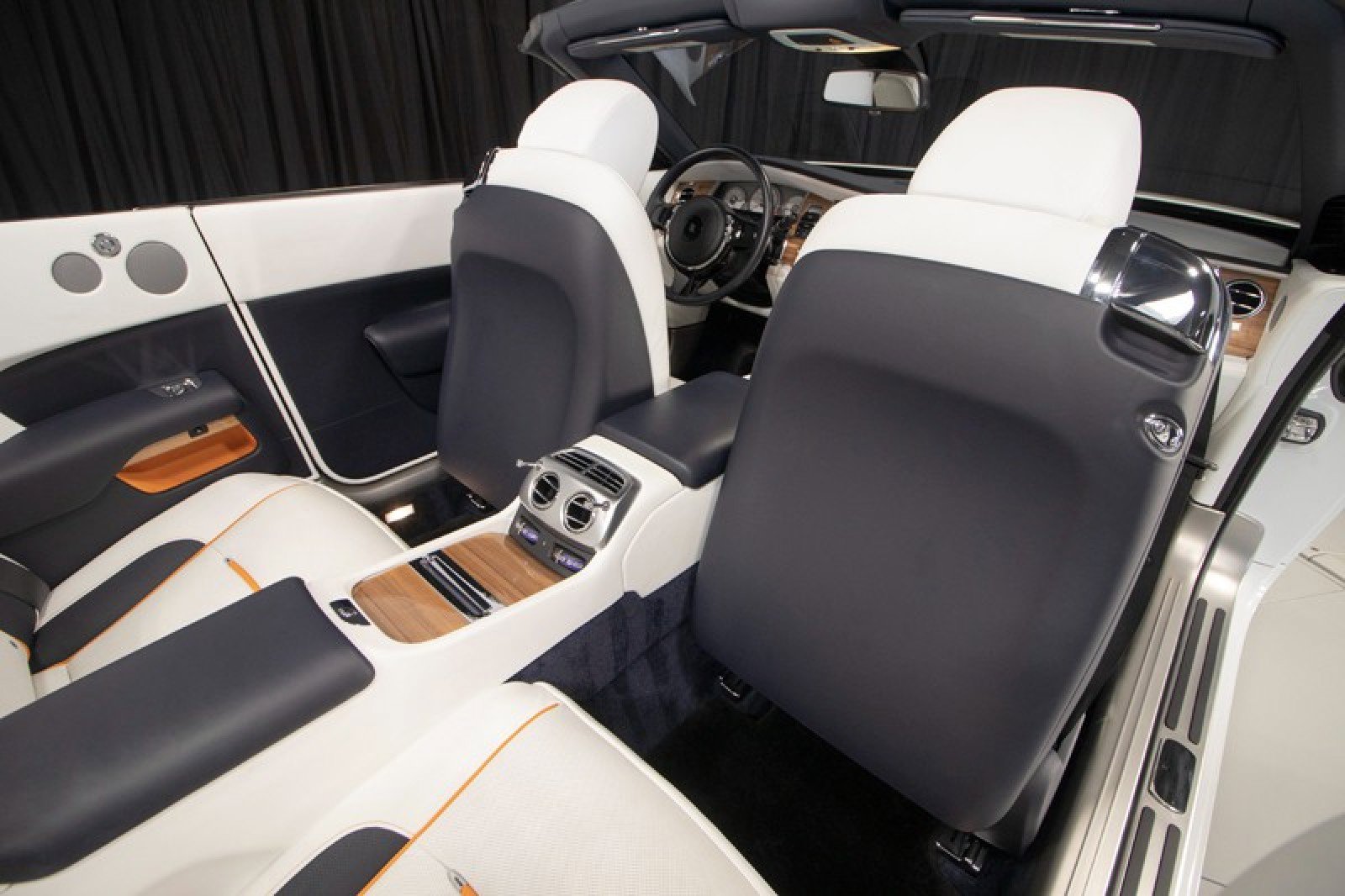 Used 2020 Rolls-Royce Dawn RWD image 57