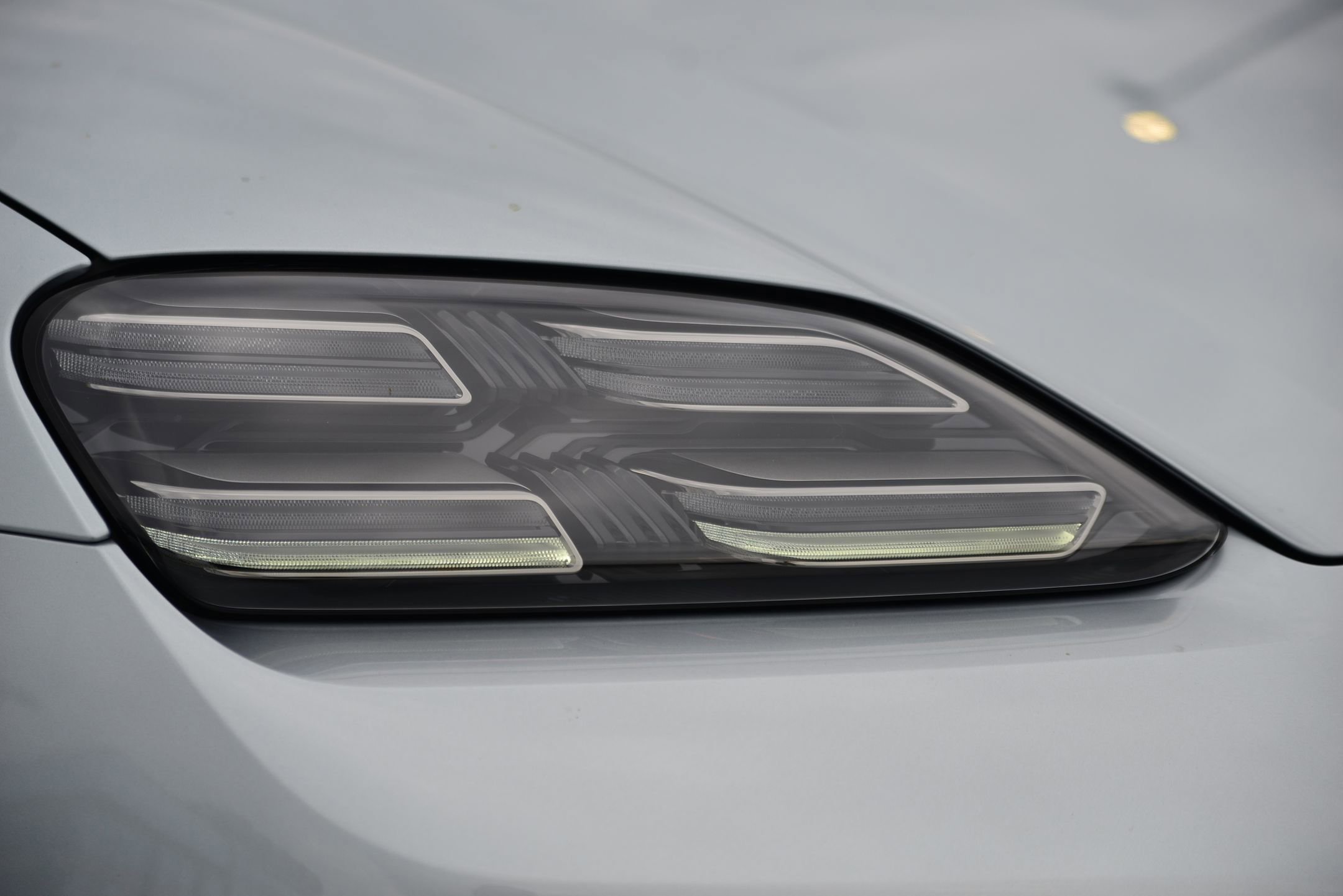 Certified 2025 Porsche Macan 4 Electric image 11