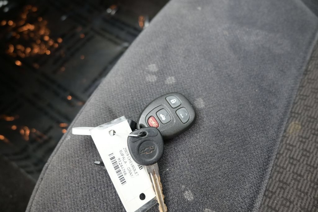 Used 2009 Chevrolet Impala LS FWD image 25