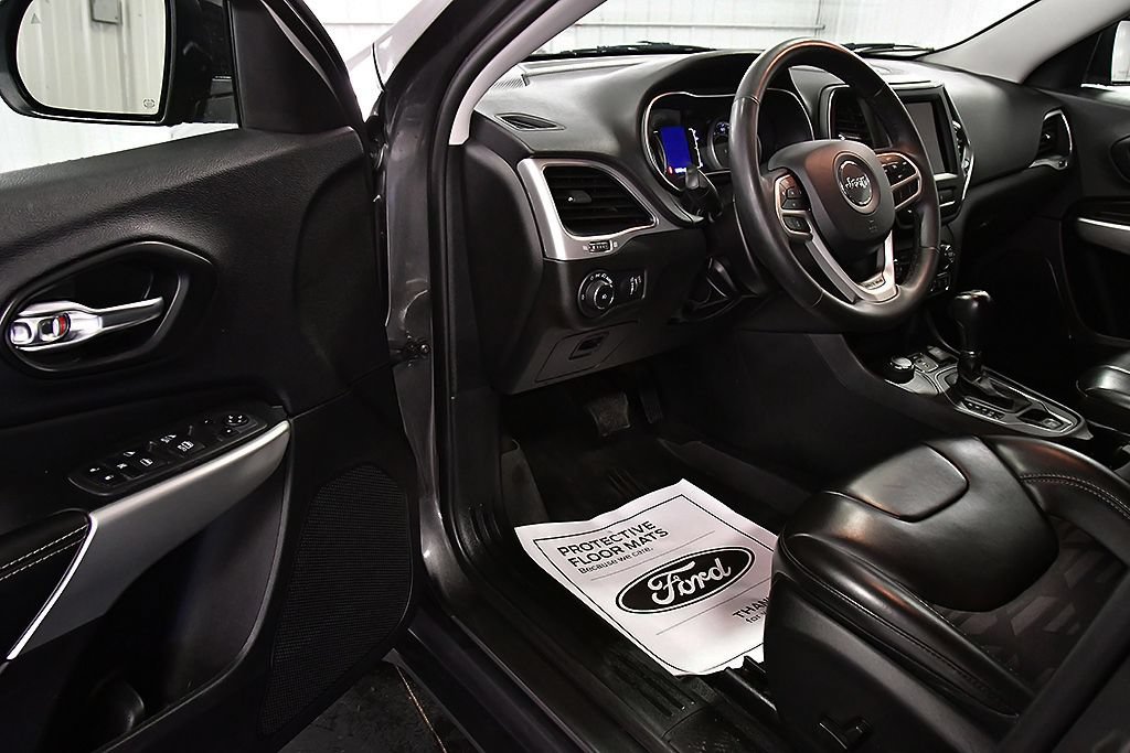 Used 2022 Jeep Cherokee Latitude AWD/4WD image 14