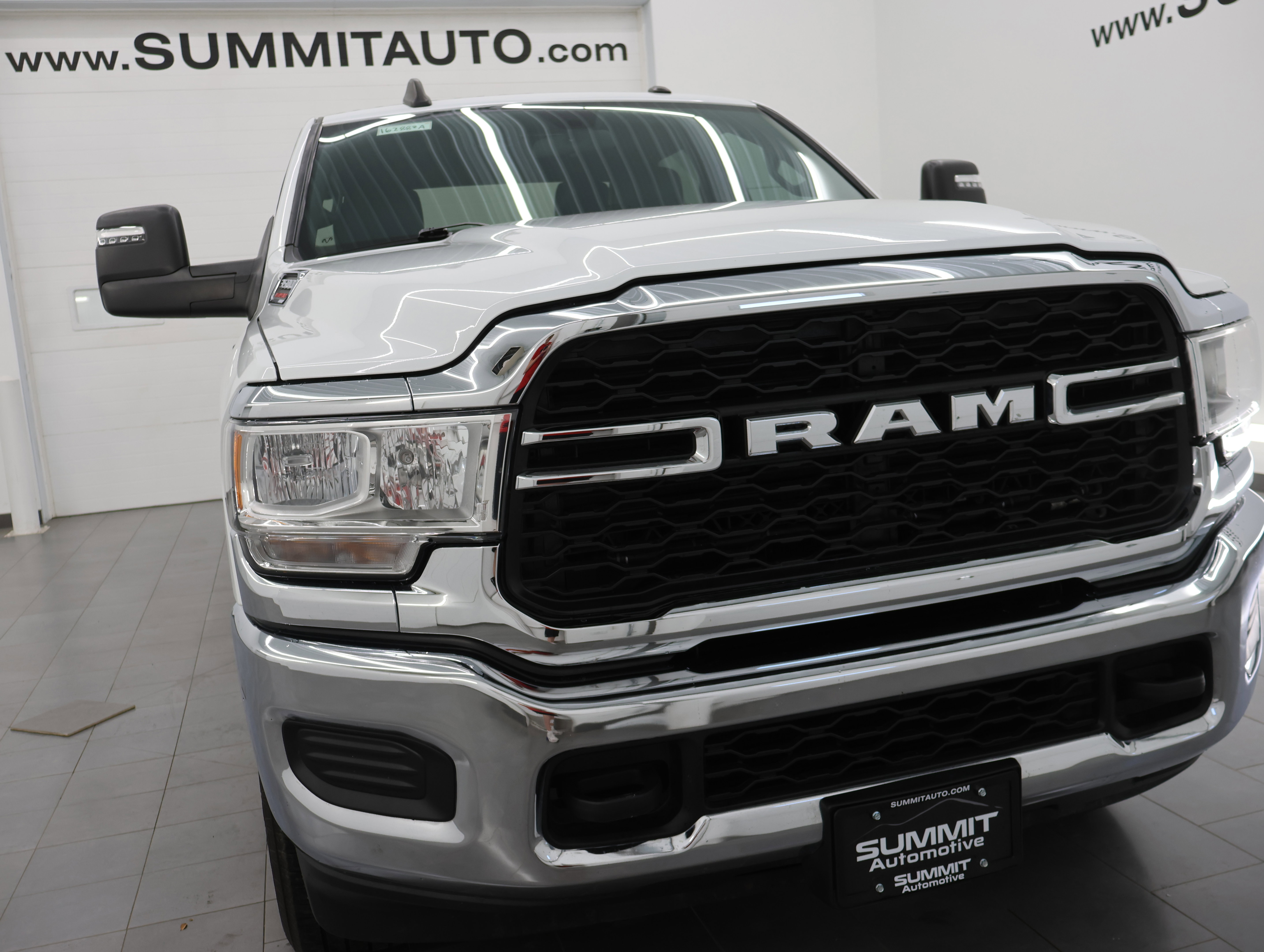 Used 2024 RAM 3500 Tradesman w/ Chrome Appearance Group AWD/4WD image 22