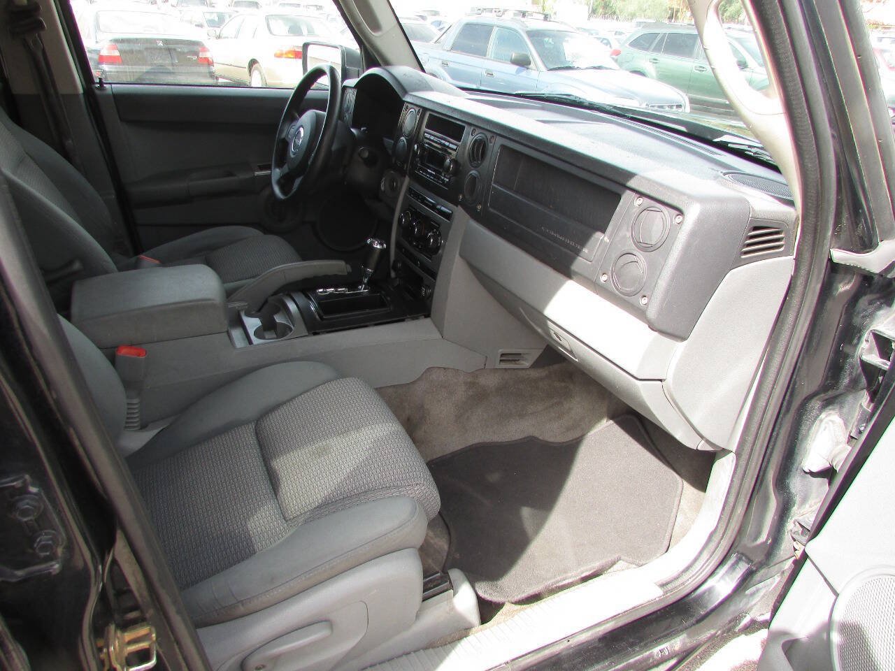 Used 2007 Jeep Commander Sport RWD image 11