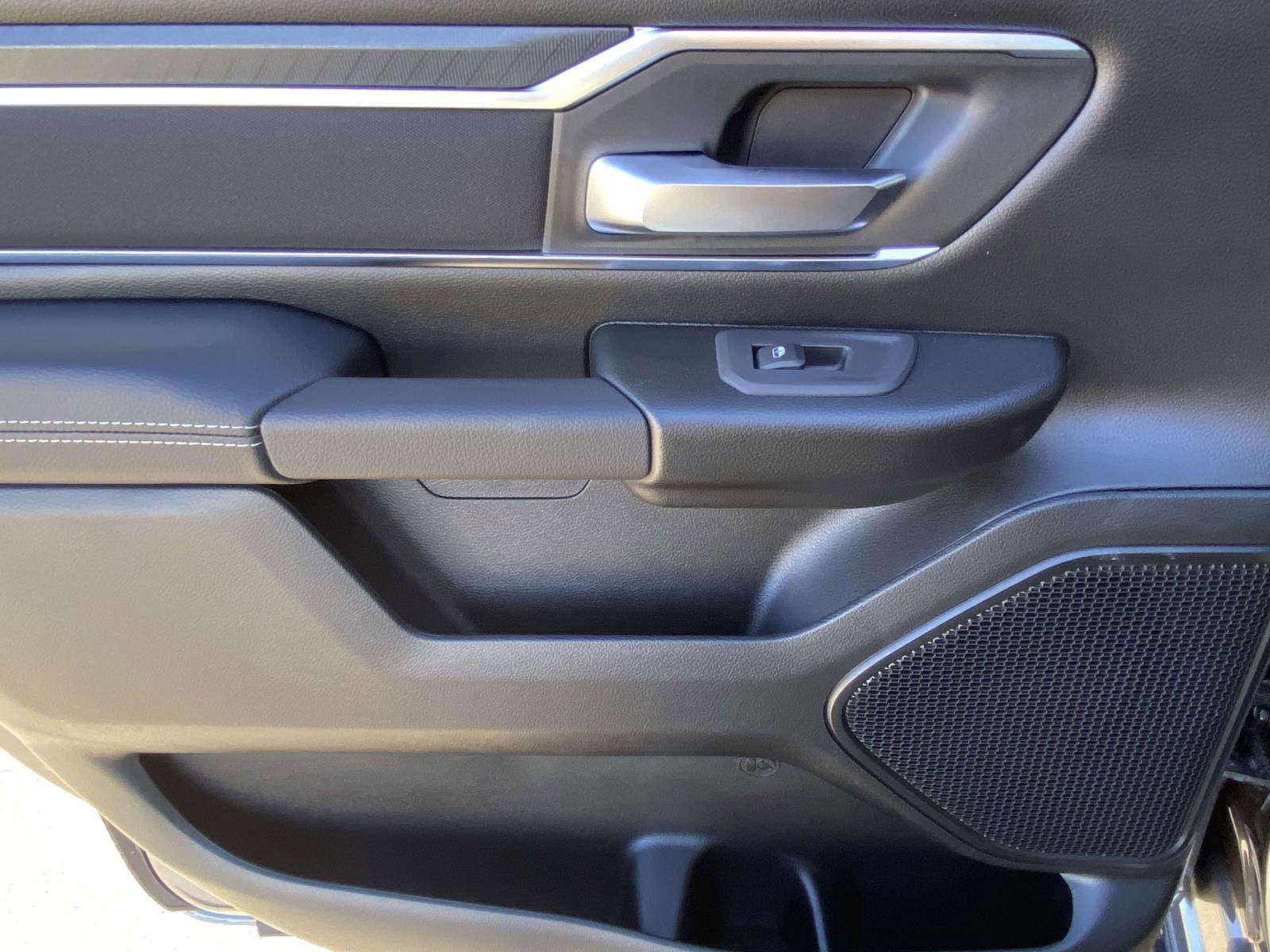 New 2026 RAM 1500 4x4 Crew Cab image 14