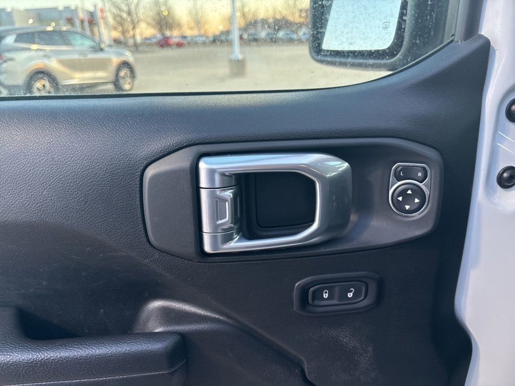 Used 2025 Jeep Wrangler Unlimited Rubicon image 12