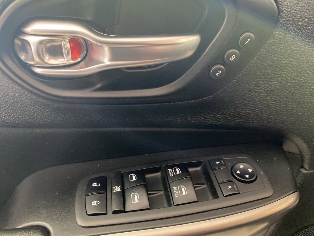 Used 2021 Jeep Cherokee Limited w/ Elite Package image 18