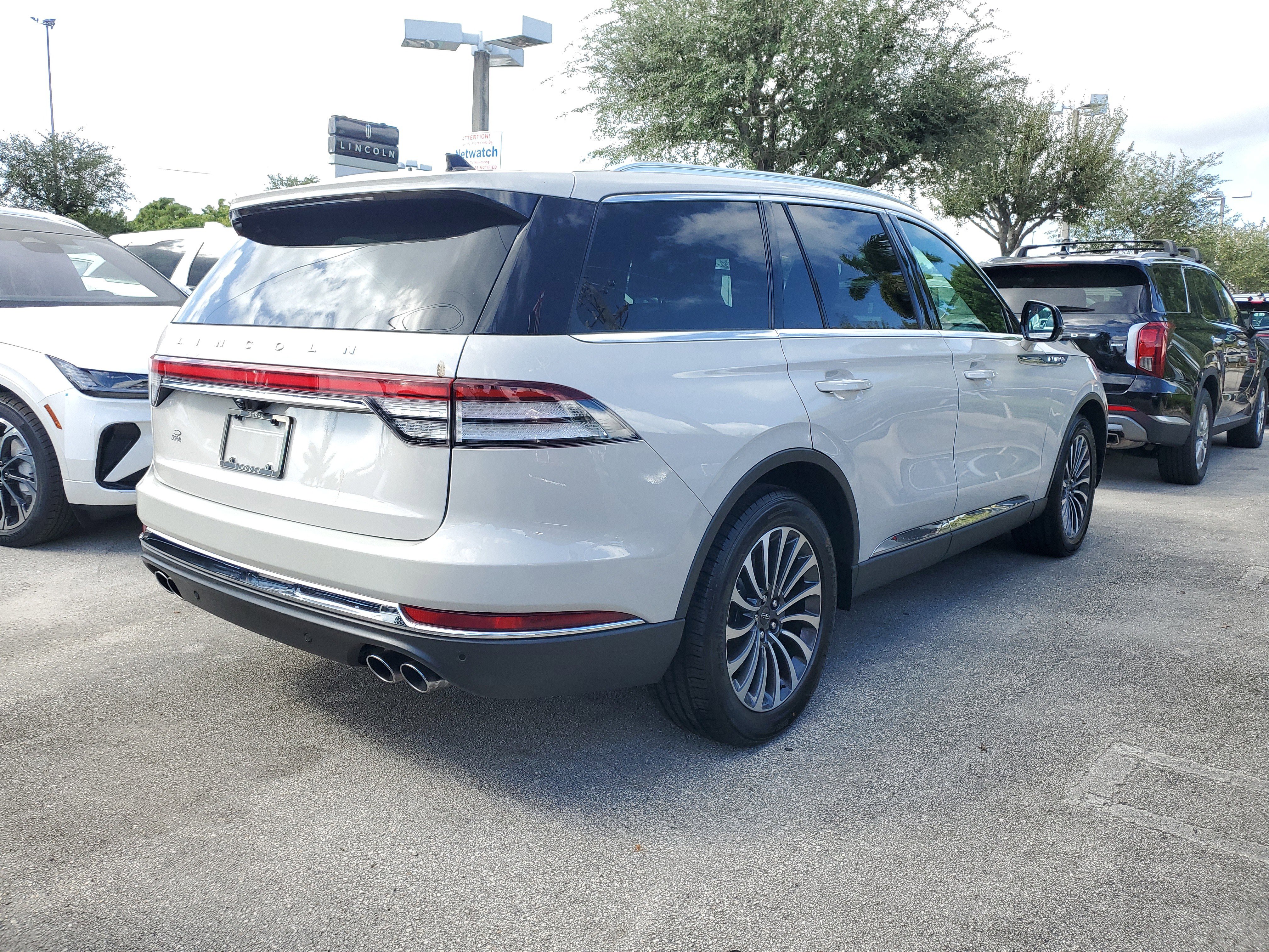 Certified 2022 Lincoln Aviator Reserve w/ Elements Package Plus image 4