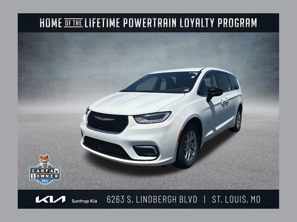 Used 2025 Chrysler Pacifica Select