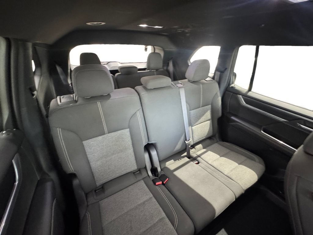 Used 2025 GMC Acadia Elevation FWD image 16