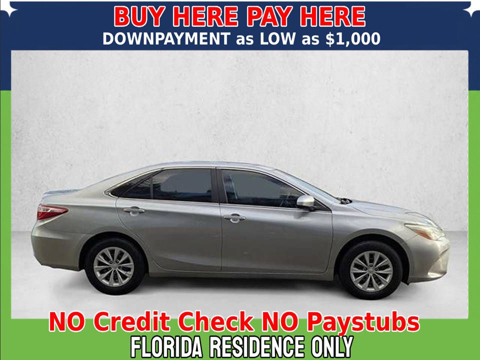 Used 2015 Toyota Camry SE FWD image 2