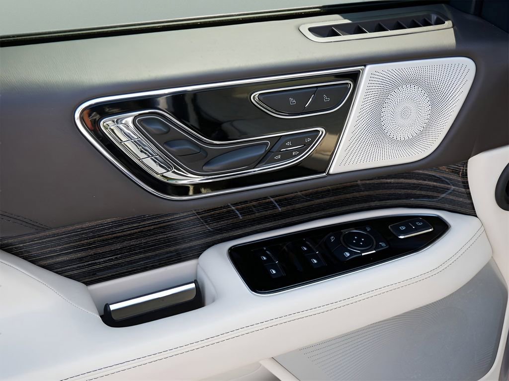 Used 2024 Lincoln Navigator Black Label image 10