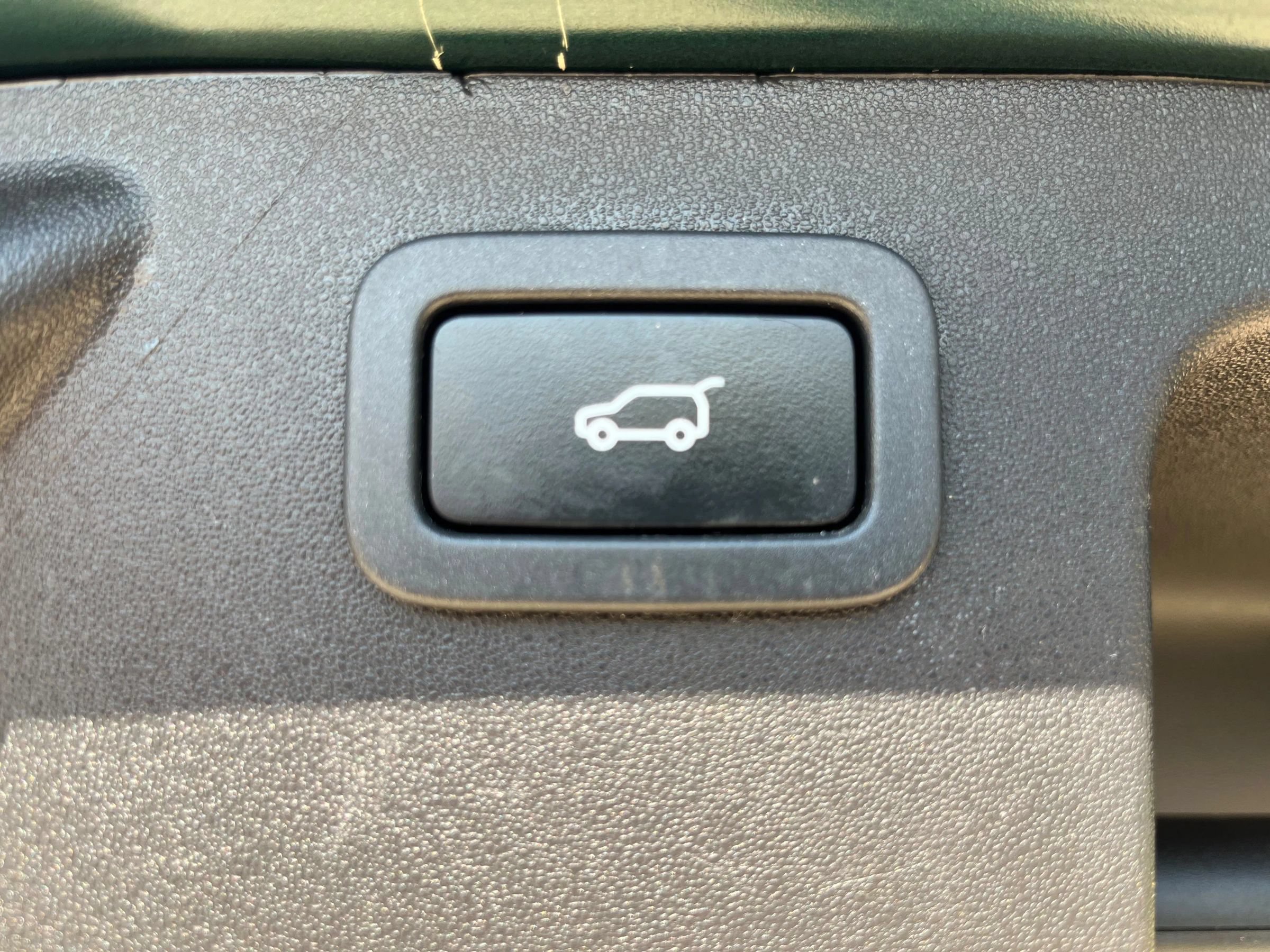 Used 2016 Land Rover Discovery Sport HSE AWD/4WD image 13