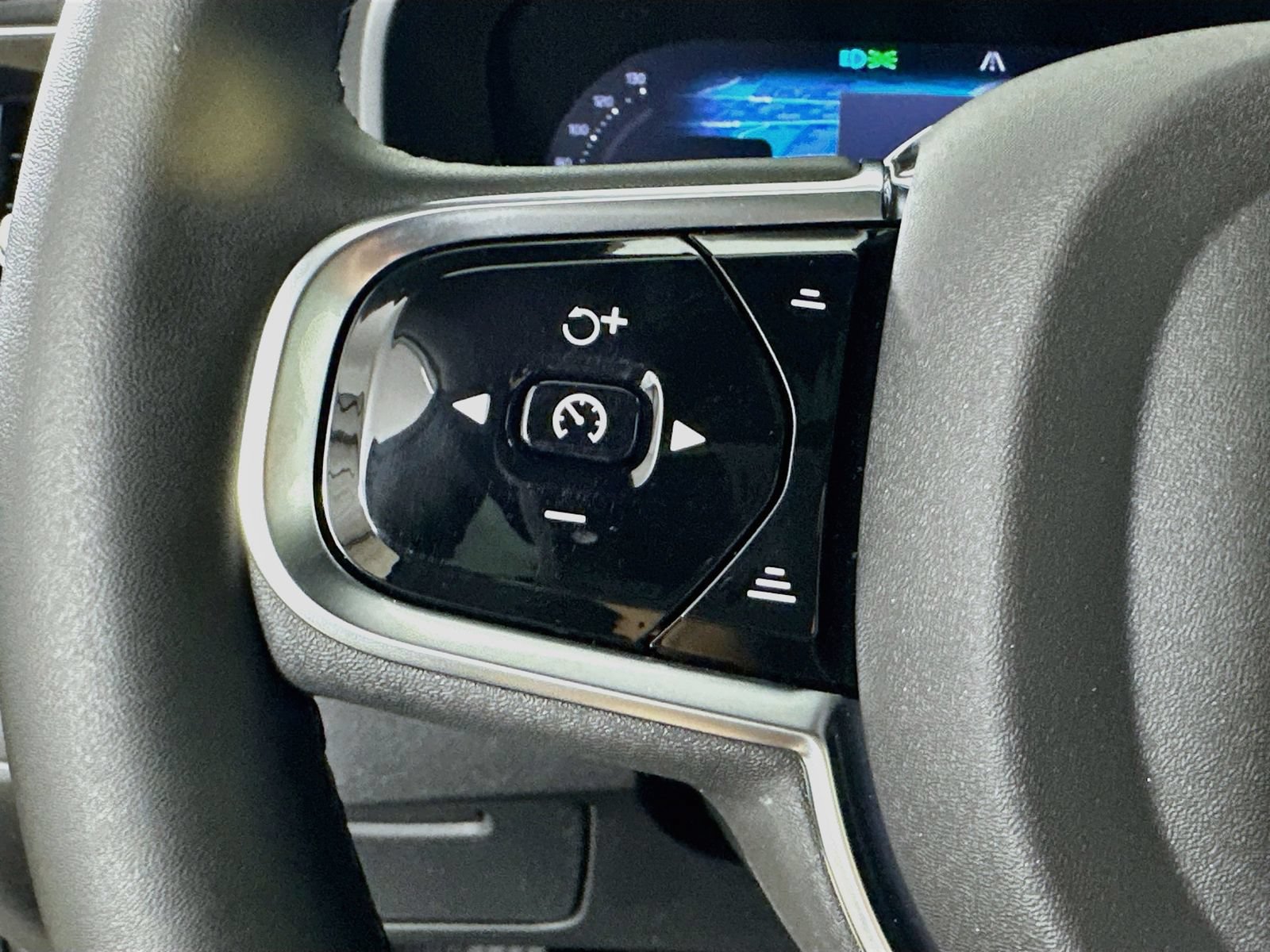 New 2026 Volvo XC90 B5 Core w/ Protection Package Premier AWD/4WD image 18