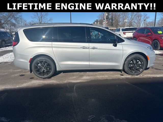 New 2026 Chrysler Pacifica Select w/ S Appearance Package image 8