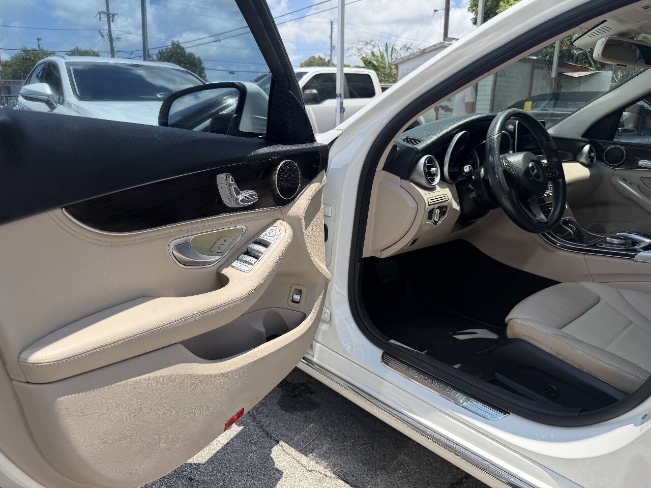 Used 2015 Mercedes-Benz C 300 Sedan image 9