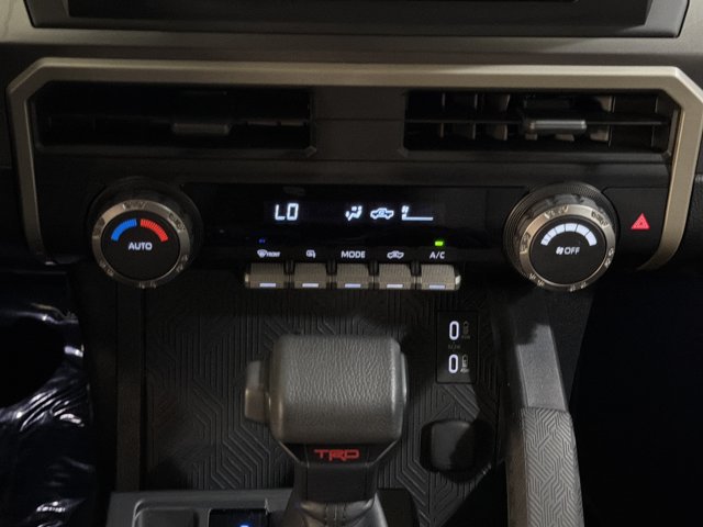 Used 2025 Toyota Tacoma TRD Off-Road AWD/4WD image 32