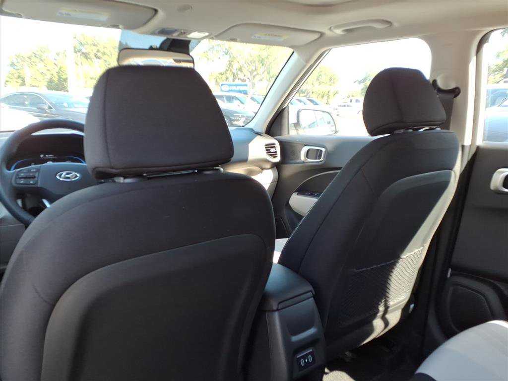 Used 2026 Hyundai Venue SEL image 18