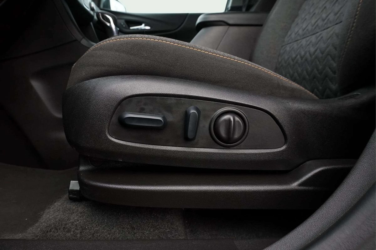 Used 2024 Chevrolet Equinox LT AWD/4WD image 17