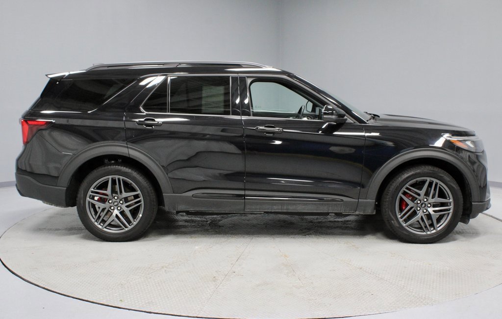 Certified 2025 Ford Explorer ST-Line w/ ST-Line Street Pack image 6