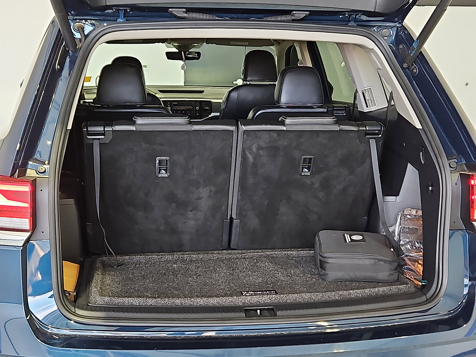 Certified 2022 Volkswagen Atlas SEL Premium image 8