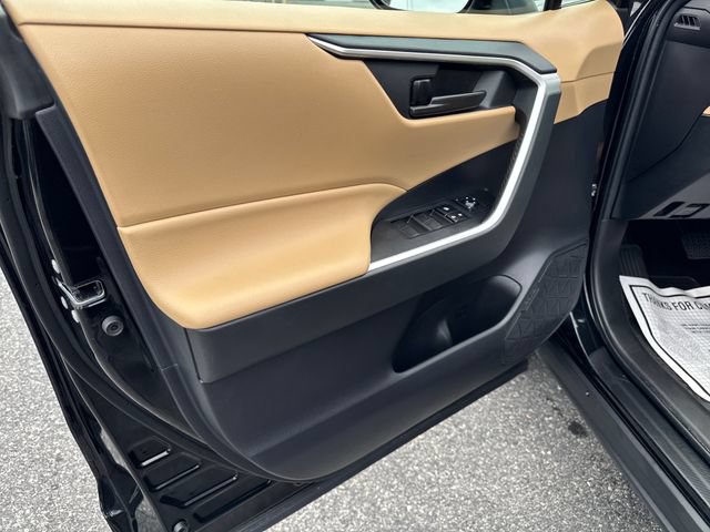 Used 2022 Toyota RAV4 LE AWD/4WD image 10