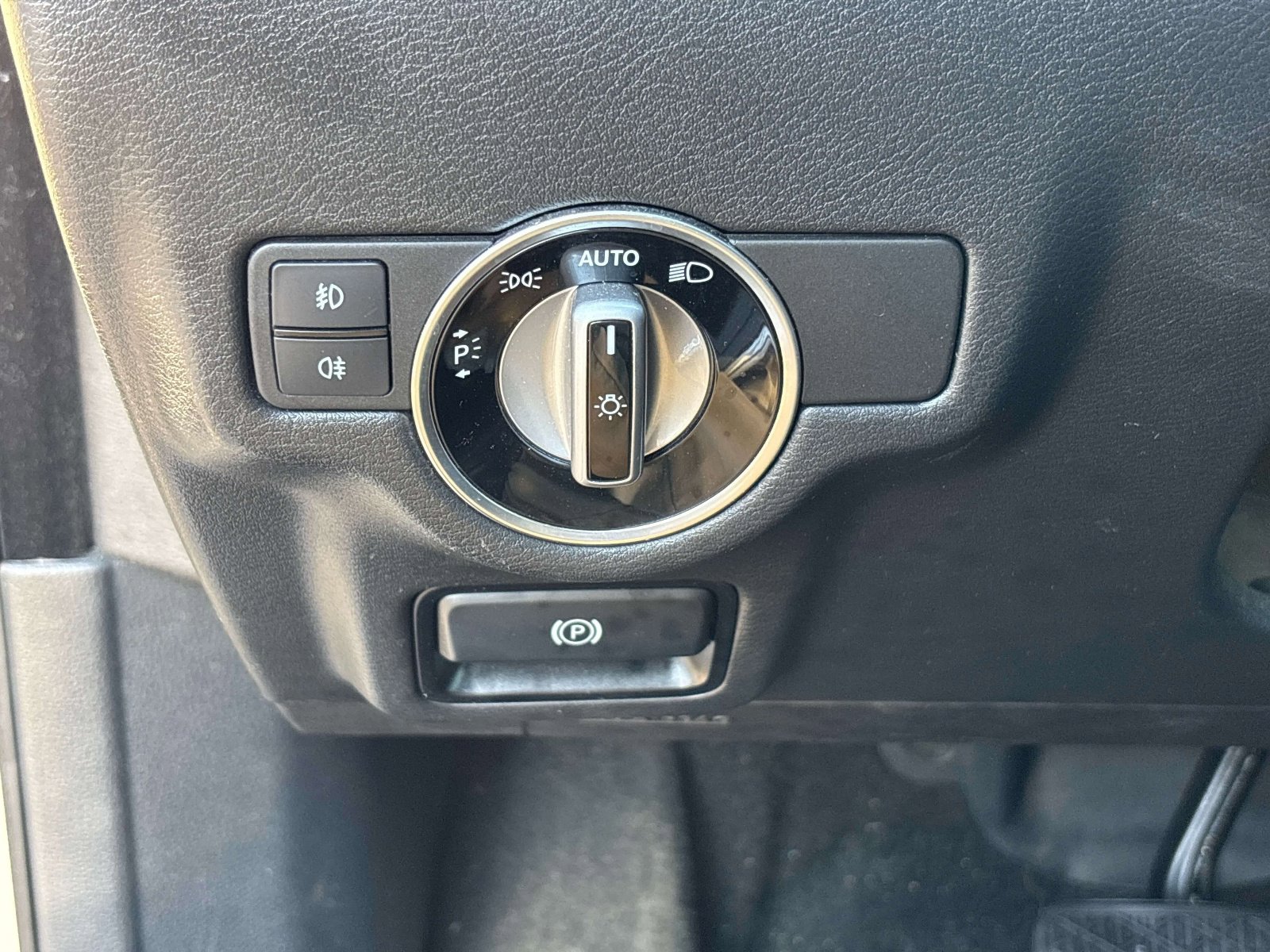 Used 2017 INFINITI QX30 Premium w/ Navigation Package image 16