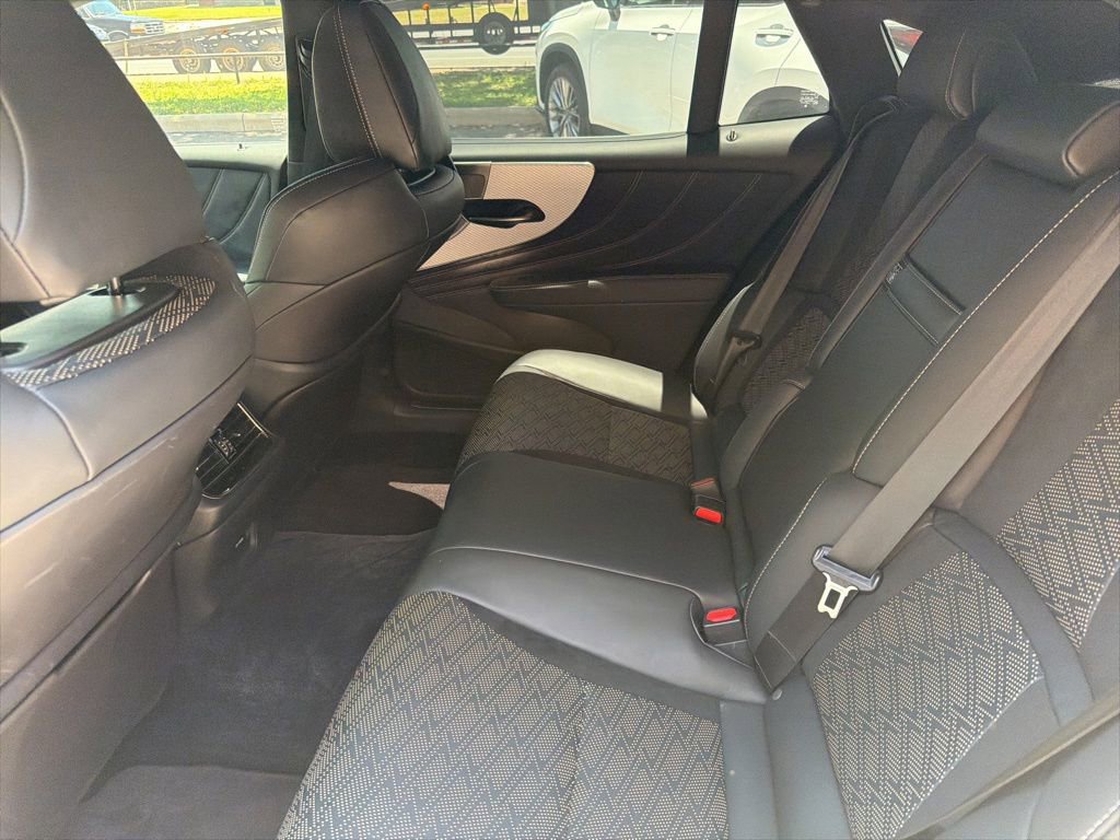 Certified 2023 Lexus LS 500 F Sport w/ Cold Weather Package (CK) RWD image 9