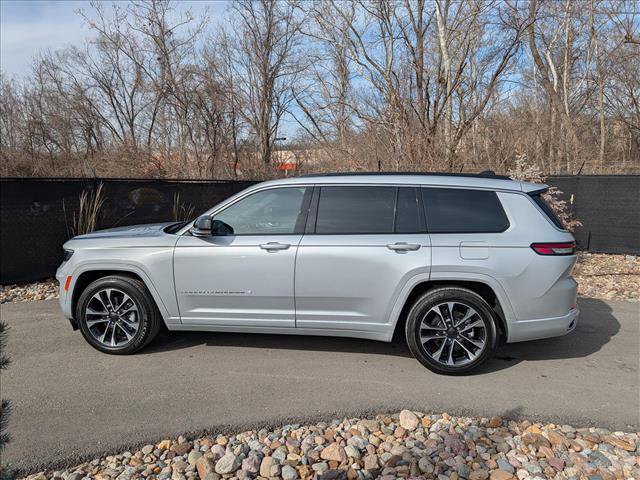 Used 2025 Jeep Grand Cherokee L Overland w/ Luxury Tech Group IV AWD/4WD image 2