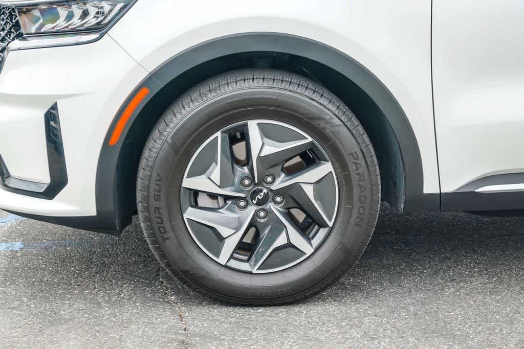 Certified 2023 Kia Sorento EX w/ Panoramic Sunroof Package FWD image 9