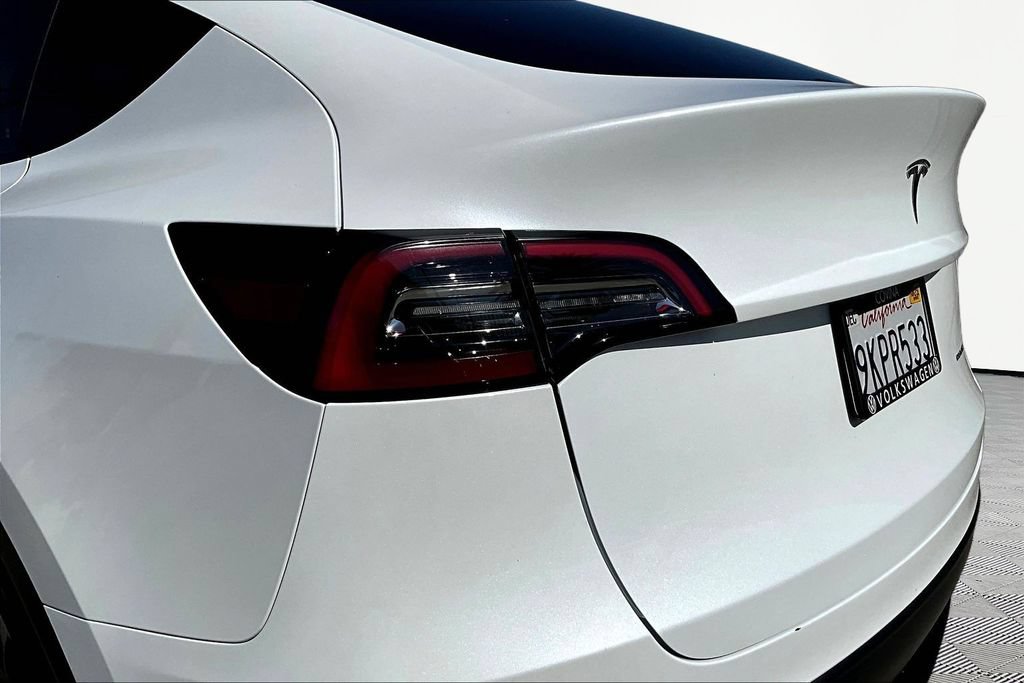 Used 2023 Tesla Model Y Long Range AWD/4WD image 23
