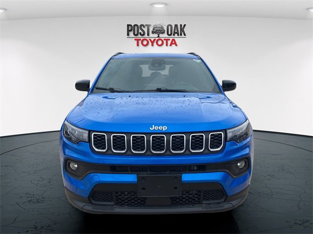 Used 2024 Jeep Compass Latitude image 2
