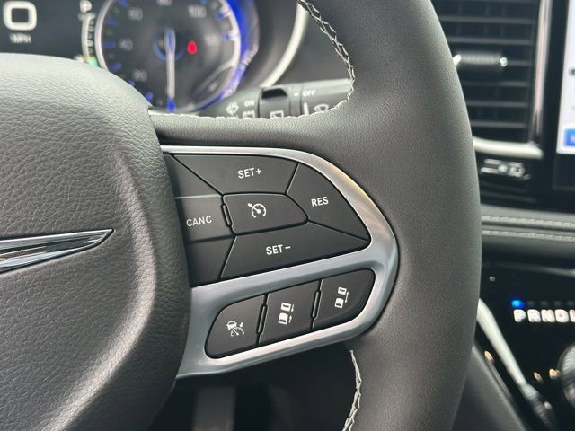 New 2026 Chrysler Pacifica Select FWD image 24